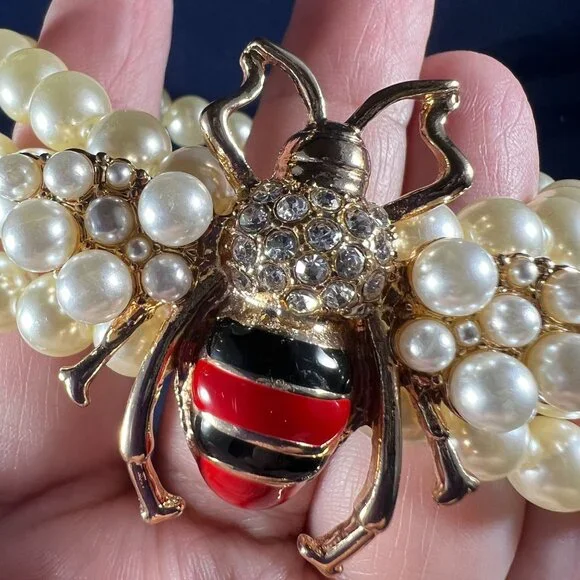 Bee-Themed Pearl Stretch Bracelet With Rhinestone Accents & Gold Tone Details - Picture 3 of 3